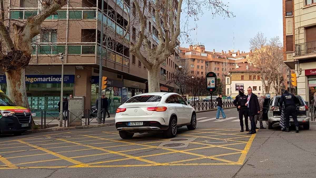 Varios vehículos implicados en una colisión múltiple que ha dejado tres heridos de carácter leve en Huesca.