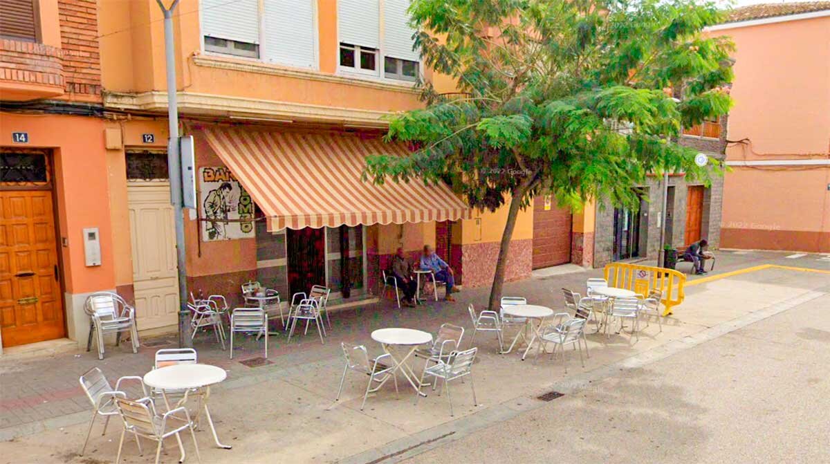 El bar Colombo, en Zaidín, continúa abierto al público, pero