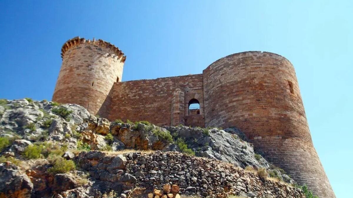 castillo mesones de isuela