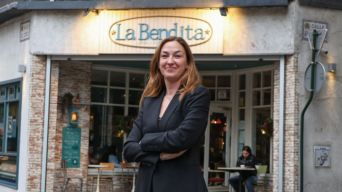La zaragozana Desirée Ruiz ha publicado su última novela "La casa de las amapolas". Foto: Pilar  Álvarez