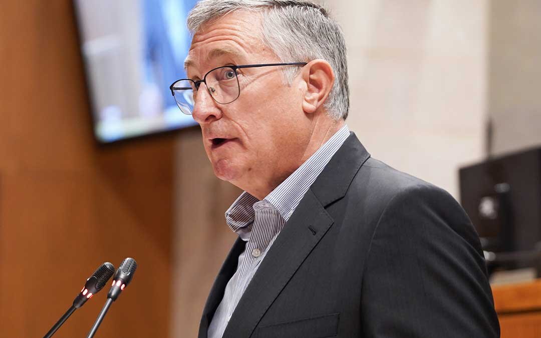 Manuel Blasco durante su intervención este jueves en el pleno de las Cortes de Aragón