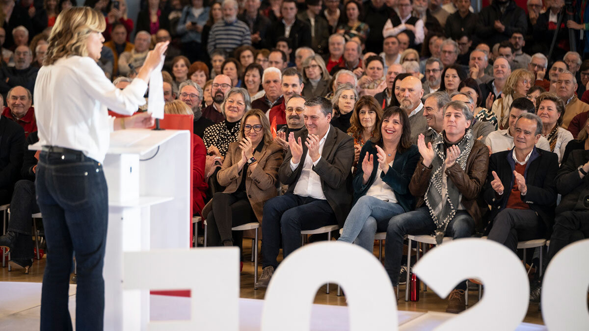 Sabés, junto a Mayte Pérez y Lola Ranera en un mitin. Foto: PSOE