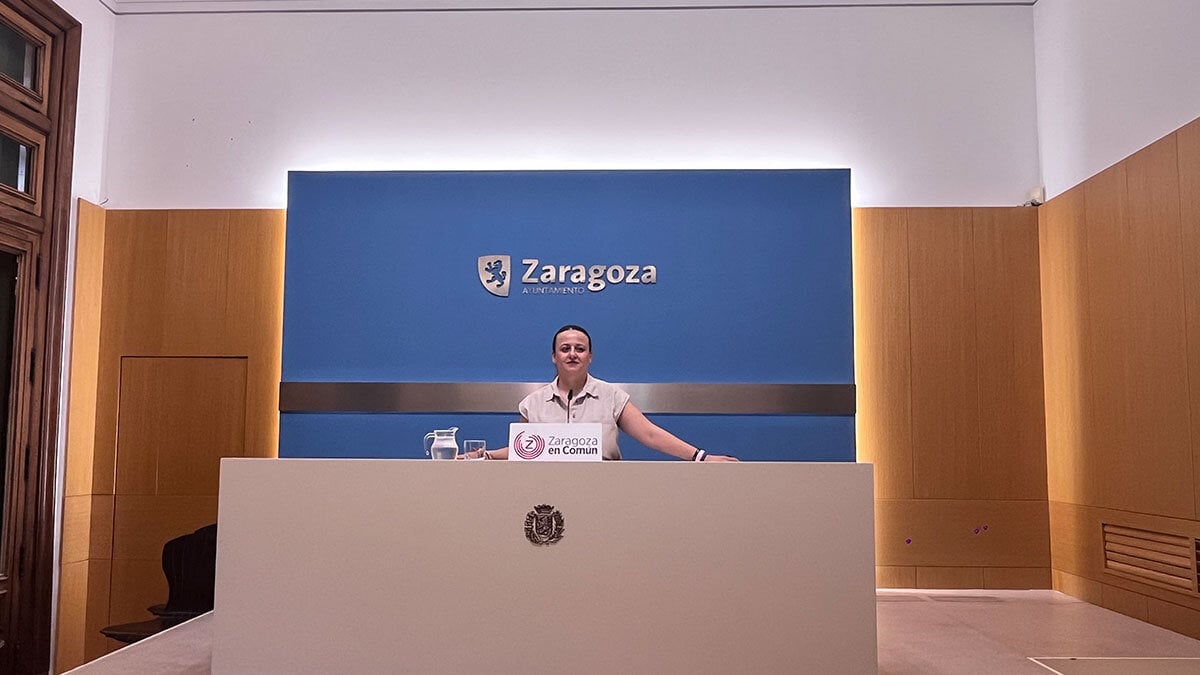 Elena Tomás en rueda de prensa en el Ayuntamiento de Zaragoza