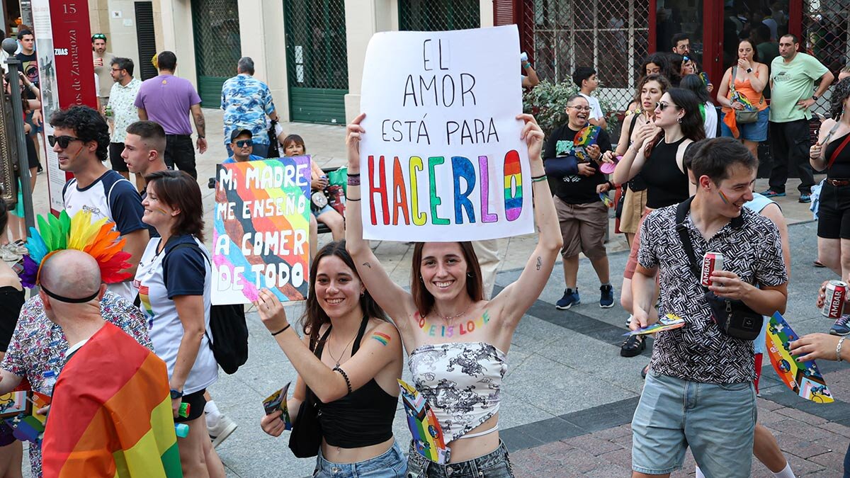 Y poco a poco, entre cánticos reivindicativos y mucho compañerismo, la marea multicolor lo ha inundado todo hasta llegar a la plaza de España. Foto: Pilar Álvarez