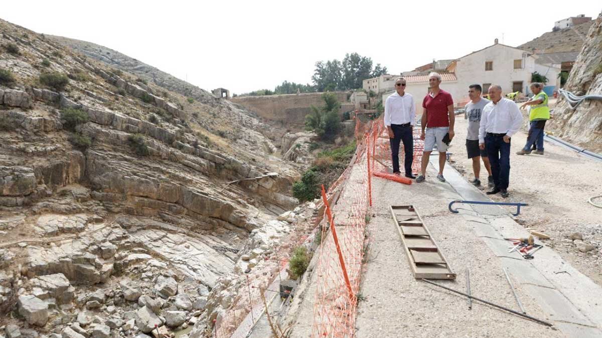 Sánchez Quero y otros diputados de la DPZ han visitado los trabajos en las de Almonacid de la Cuba y Villar de los Navarros.