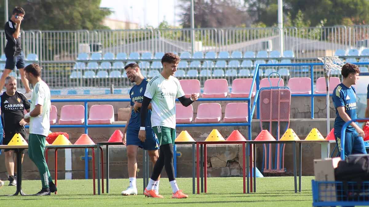 Bakis, con rostro alegre, en el entrenamiento del Real Zaragoza este jueves. Foto: Pilar Álvarez