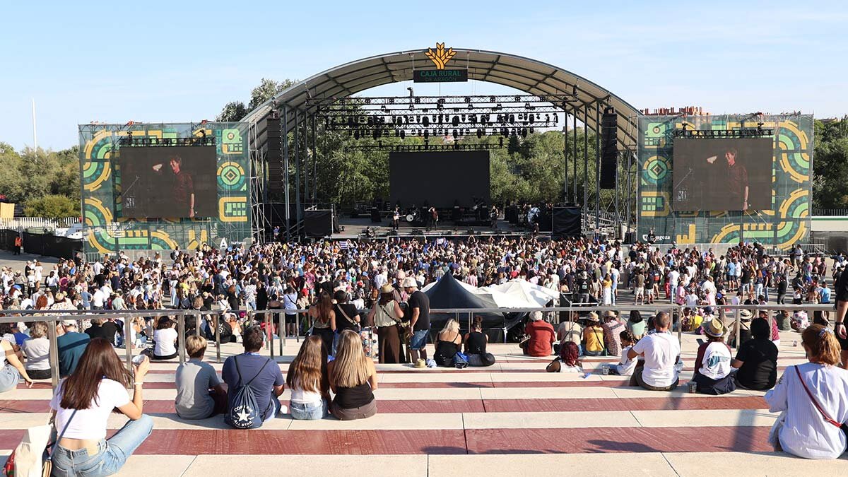 vive-latino-escenario-publico