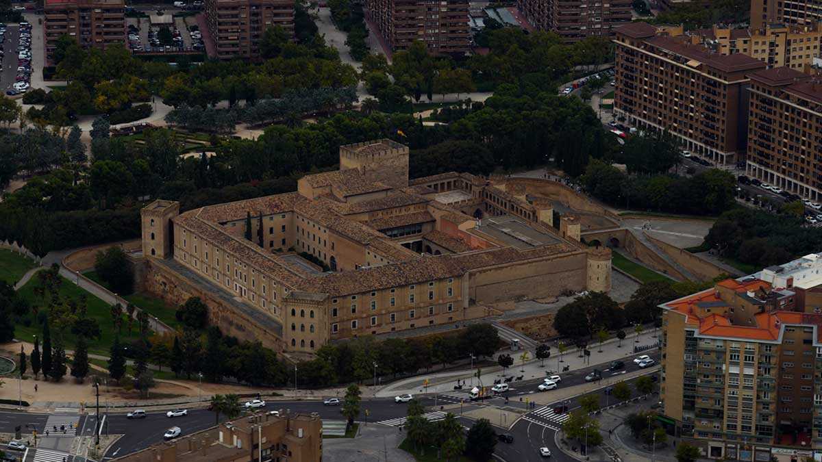 El helicóptero de la Policía Nacional está dotado con una cámara muy potente a la que pueden acompañar drones.