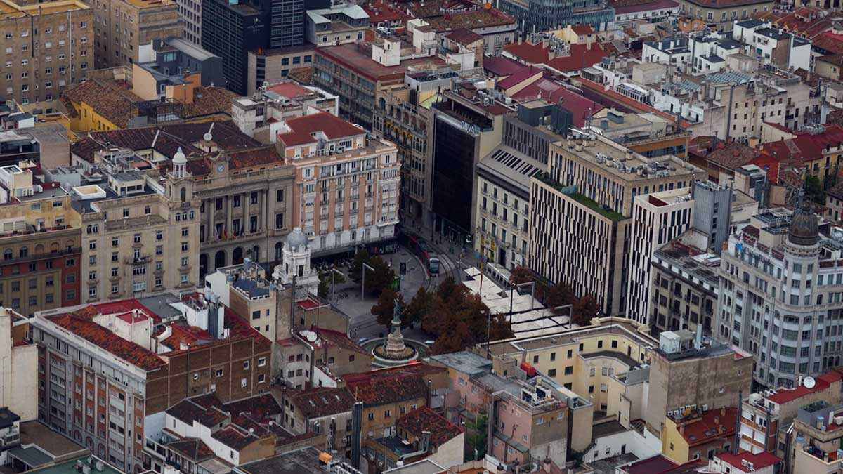 La plaza de España de Zaragoza, vista desde el helicóptero de la Policía Nacional. Foto: J. M.