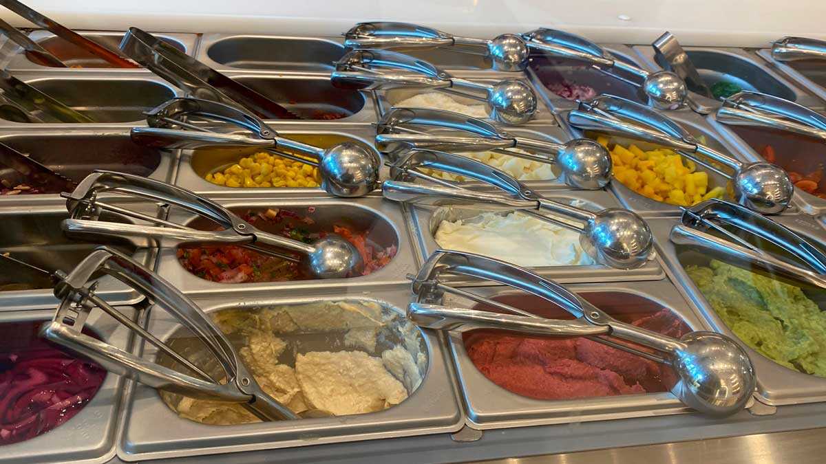 En Healthy Nation ofrecen una gran variedad de toppings. Foto: I.B