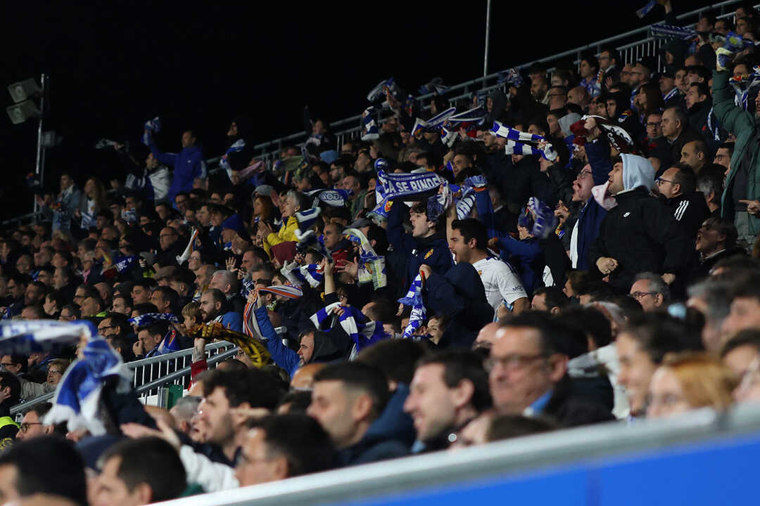 La afición del Real Zaragoza, en el partido ante la S.D. Huesca en el Ibercaja Estadio. Foto: Pilar Álvarez