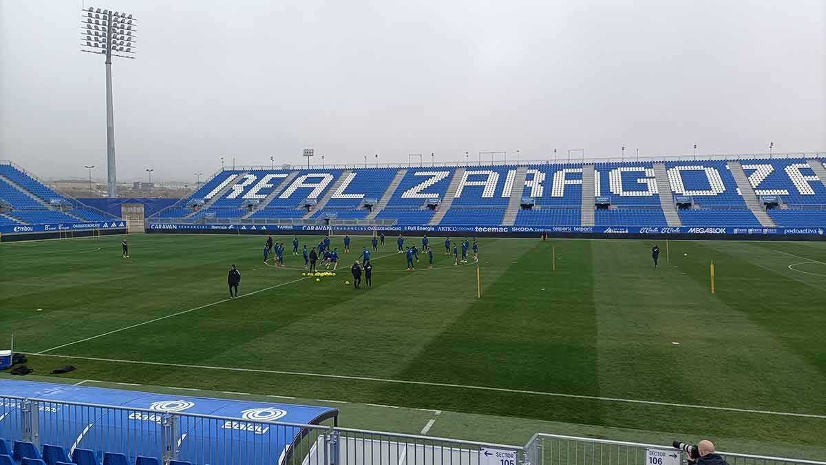 El Real Zaragoza trabaja este viernes en el Ibercaja Estadio. Foto: M.G.