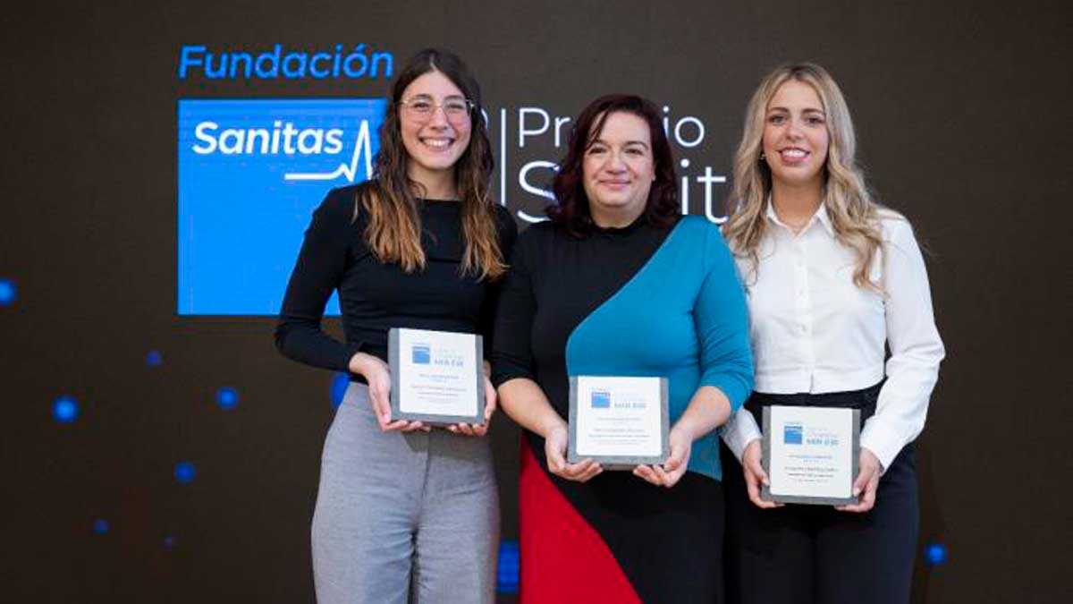 Nadia Hamam Alcober junto a otras premiadas. Foto: Sanitas