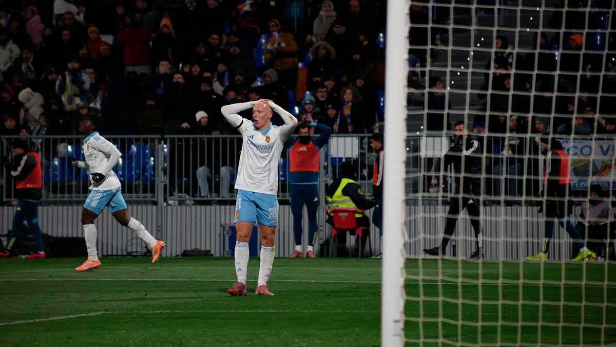 Valery se lamenta en una ocasión del Real Zaragoza errada ante Las Palmas. Foto: Pilar Álvarez