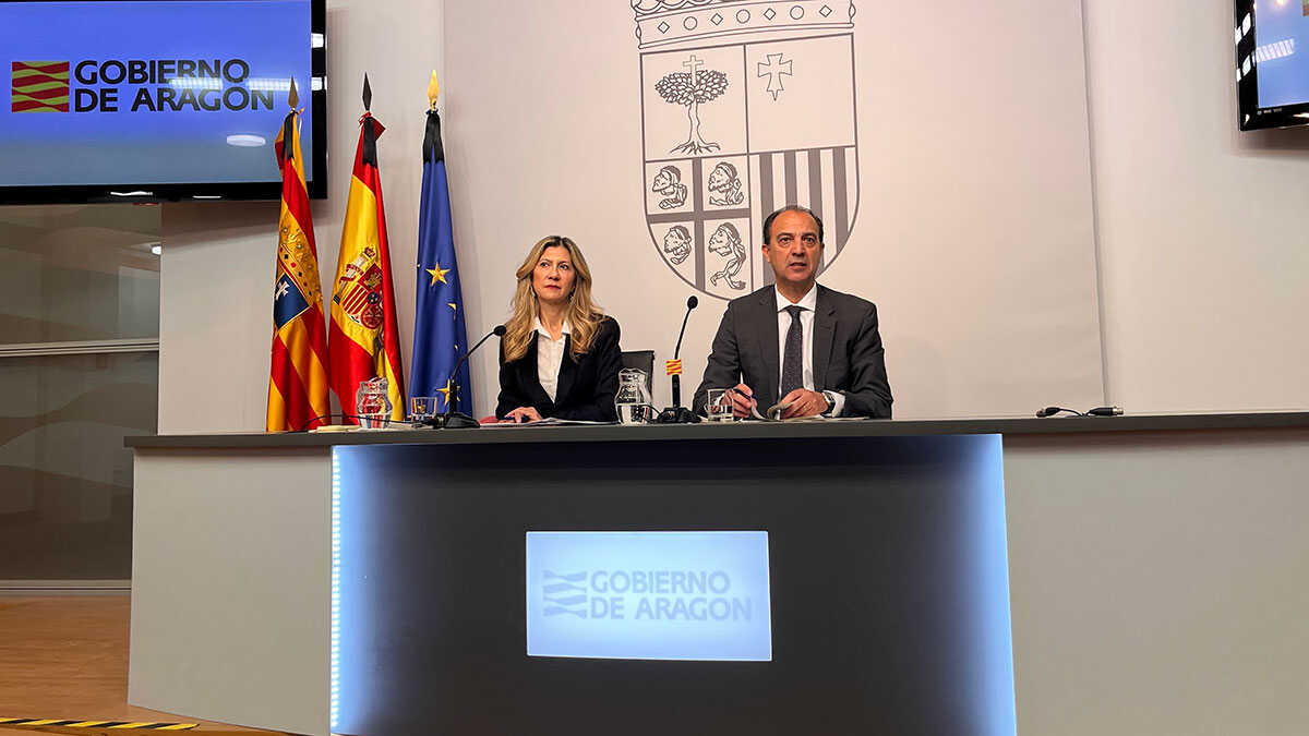 La vicepresidenta Vaquero, junto al consejero de Sanidad, José Luis Bancalero, este miércoles en Consejo de Gobierno. Foto: E.P.