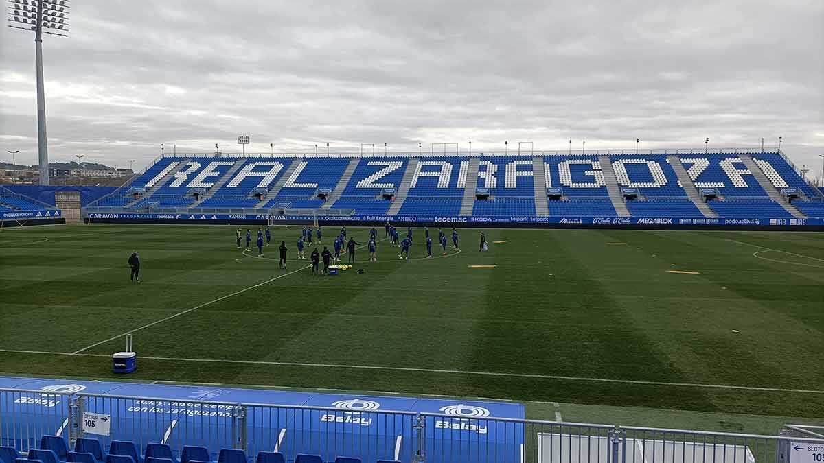 El Real Zaragoza trabaja en el Ibercaja Estadio este viernes sin Soberón ni Aguirregabiria. Foto: M.G.
