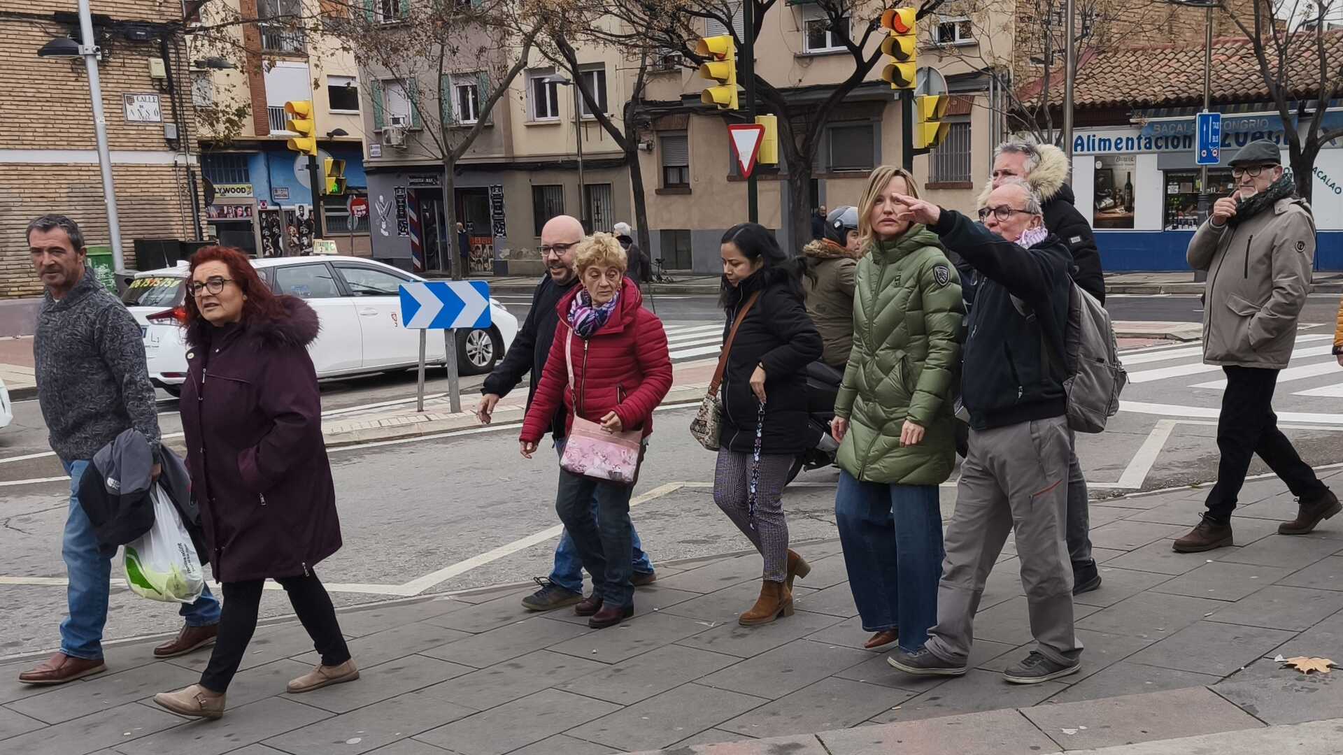 Pilar Alegría ha conversado con varios vecinos de Torrero | David Docón