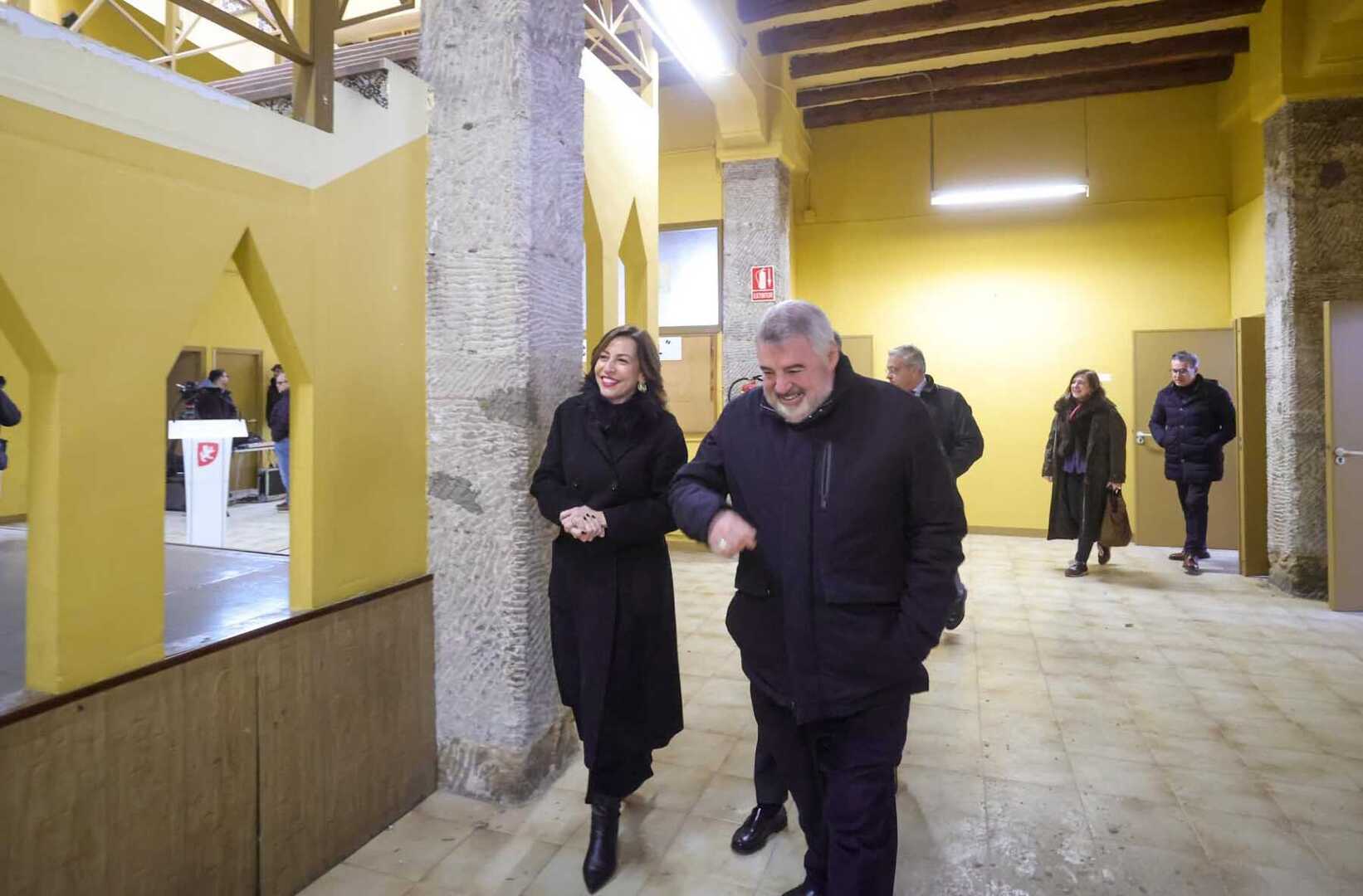 La alcaldesa de Zaragoza, Natalia Chueca, visita el futuro Museo de la Semana Santa