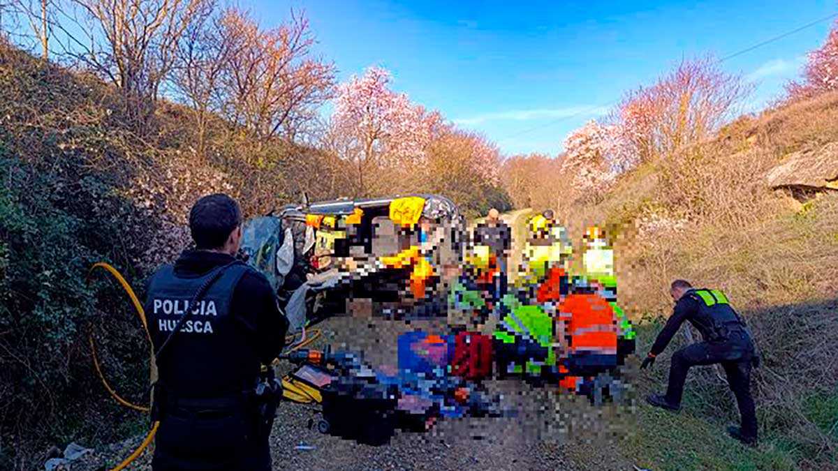 Los tres ocupantes han resultado heridos de diversa consideración y han sido trasladados al Hospital San Jorge.