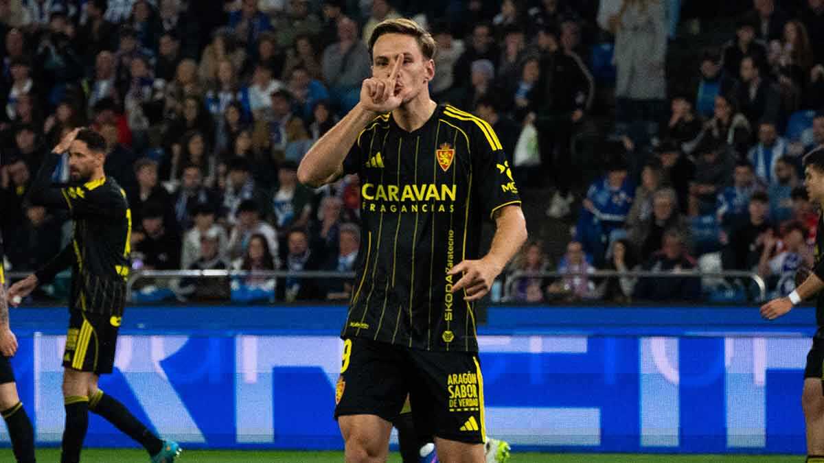 Dani Gómez celebra el 0-1 del Real Zaragoza en Riazor. Foto: Telmo Miñano